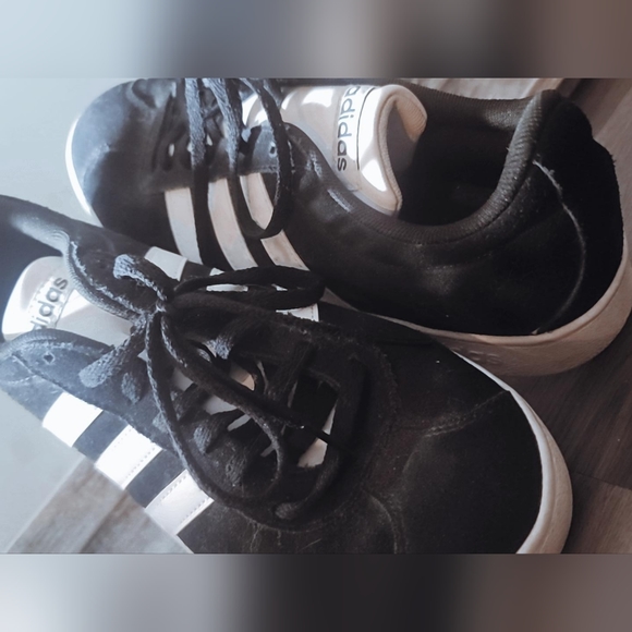 CLASSIC like new adidas shoes - Picture 2 of 4